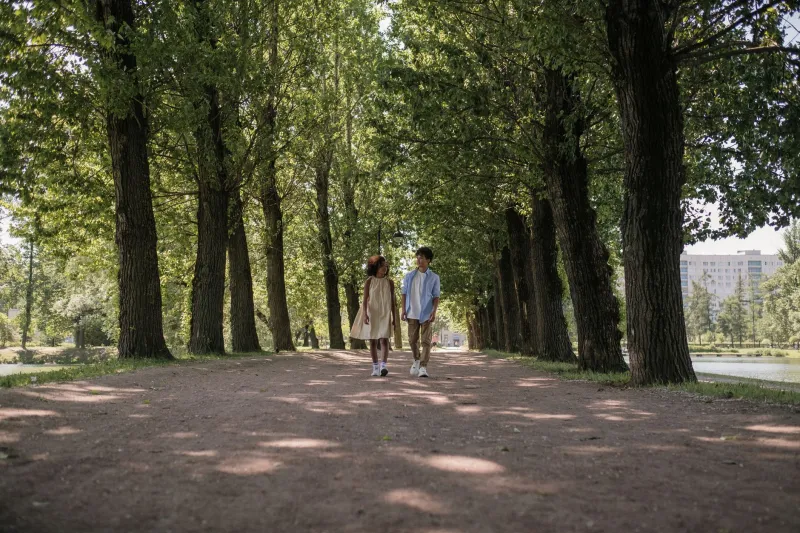 Growing in Different Directions: A Guide for Couples Whose Life Goals No Longer Look the Same